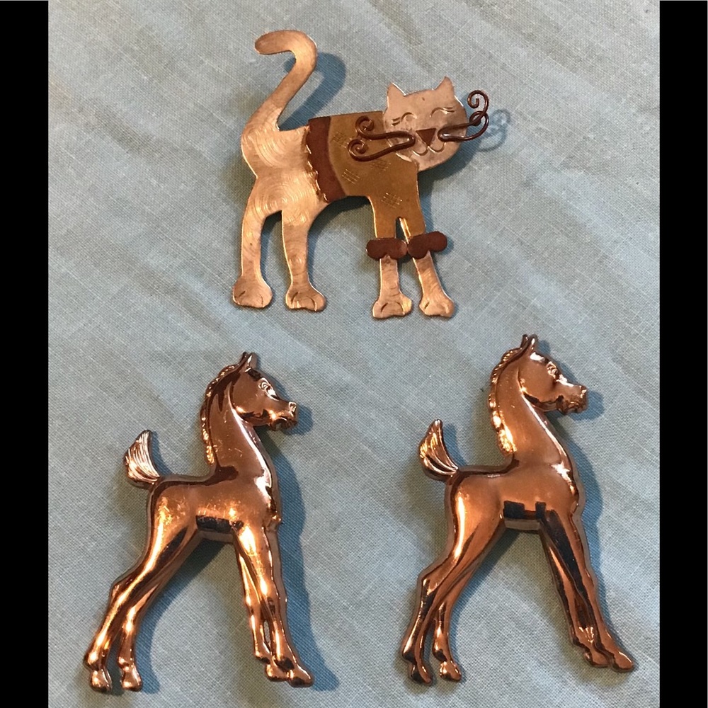 3 metal animal brooches. Foal & cat
